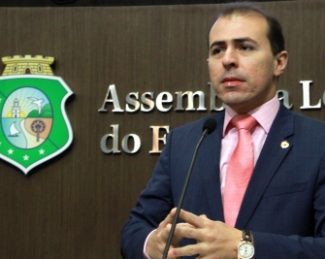 Joaquim Noronha mostra-se preocupado com as crises política e econômica no País