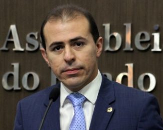 Deputado Joaquim Noronha parabinizou George Valentim pela posse no parlamento cearense.